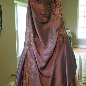 ELEGANT FORMAL GOWN
